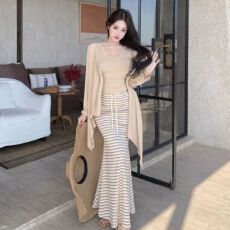 批发2026春季上新纯色长袖开衫吊带<b class='q'>打底</b><b class='q'>背心</b>松紧腰高腰半身裙三件套装