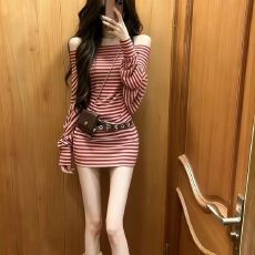 批发辣妹一字肩条纹连衣裙女秋季新款韩系慵懒松弛感收腰显瘦<b class='q'>包臀</b><b class='q'>短裙</b>