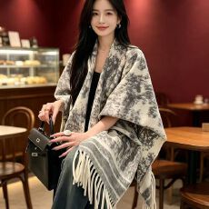 批发水墨画黑白民族风秋冬季斗篷披肩<b class='q'>女</b>韩版百搭高级感保暖披风