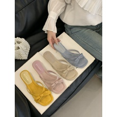 批发多巴胺色系小凉拖仙女鞋子2025新款夏季时尚外穿气质小众坡跟凉鞋