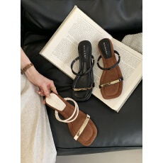 批发<b class='q'>韩版</b>纯色一字拖鞋女外穿2025新款夏季高级感坡跟两穿一字带凉拖鞋