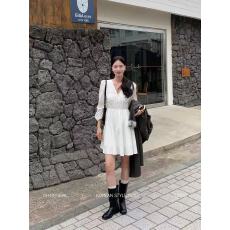 批发法式气质镂空系带泡泡袖<b class='q'>连衣裙</b>女秋季2025时尚减龄褶皱宽松娃娃裙