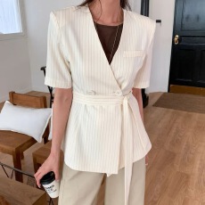 有货INS 法式高级感复古V领两粒扣腰带修身条纹短袖夹克西装外套