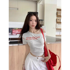 批发美式字母斜领露肩短款<b class='q'>T</b><b class='q'>恤</b>夏季辣妹收腰修身<b class='q'>短袖</b>上衣女