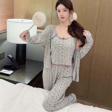 批发<b class='q'>睡衣</b>女春秋莫代尔棉酱紫碎花舒适长袖长裤吊带<b class='q'>三件套</b>加胸棉家居服