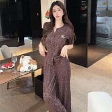 批发睡衣女夏季豹纹莫代尔开衫舒适可外穿短袖<b class='q'>长裤</b>套装加胸棉家居服