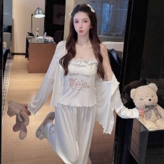 睡衣女春秋莫代尔棉波点字母熊舒适长袖长裤吊带胸垫三件套家居服