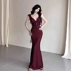 批发纯欲系甜辣性格蕾丝吊带连衣裙女气质V领露背长裙包臀裙性感裙子
