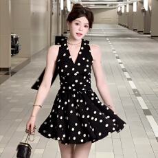 批发法式波点挂脖<b class='q'>连衣裙</b>女夏辣妹带胸垫收腰a字短裙绝美蝴蝶结仙女裙