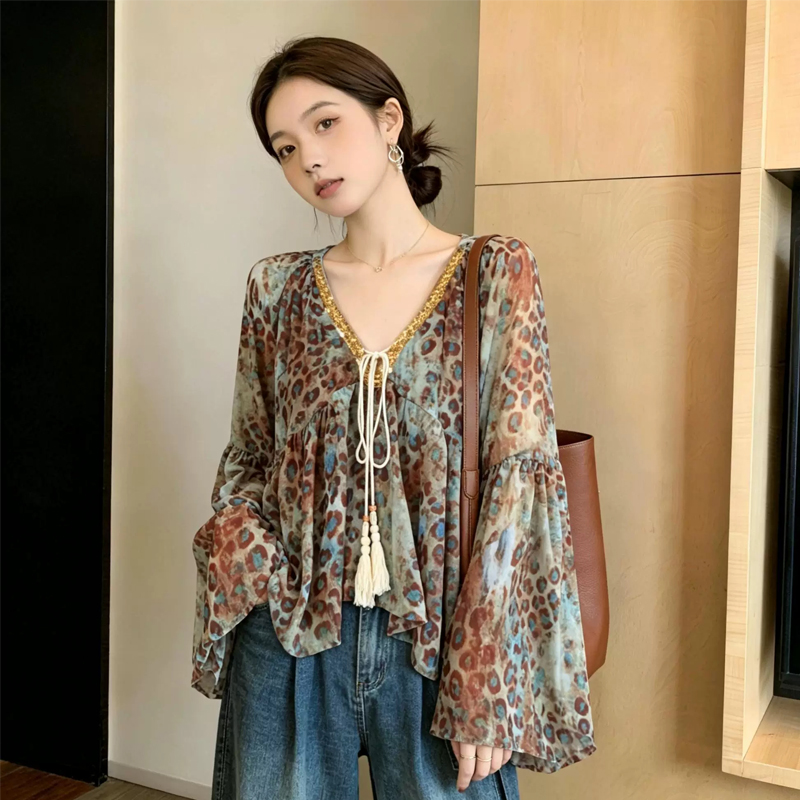 法式重工亮片碎花雪纺衬衫女夏季薄款宽松遮肚子温柔风喇叭袖上衣 服裝批發女裝批發服飾貨源