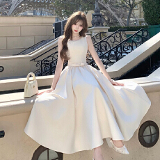 批发2026春秋<b class='q'>新款</b>赫本风气质连衣裙女轻奢高级感钉珠裙子礼服背心长裙