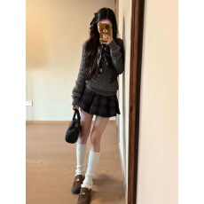 灰色修身V领麻花毛衣女早秋季2025新款高级感慵懒内搭针织衫上衣