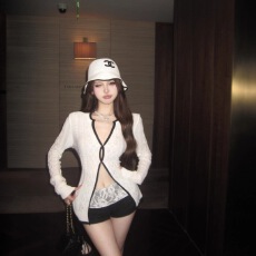 批发黑白撞色镂空V领针织衫女装秋季纯欲风修身收腰显瘦气质长袖上衣