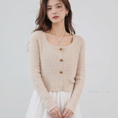 批发秋冬新款韩版别致独特方领麻花包芯纱针织毛衣开衫外套上衣