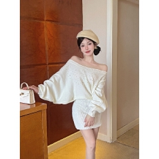 批发实拍小香风烫钻针织<b class='q'>连衣裙</b>秋冬纯欲性感一字肩包臀<b class='q'>蝙蝠</b>袖裙子