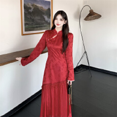 批发新中式国风盘扣红色<b class='q'>提花</b>旗袍裙秋新款设计感修身绝美流苏长裙