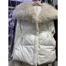 批发<b class='q'>高档</b>爆款女神超大真狐狸毛翻领<b class='q'>羽绒服</b>冬季抽绳收腰保暖鸭绒厚外套