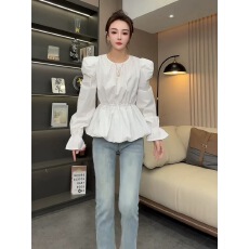 批发韩国东大门2025秋新款<b class='q'>时尚</b>圆领褶皱<b class='q'>个性</b>长袖衬衫收腰泡泡袖衬衣女