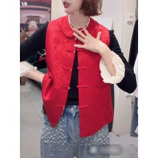 红色本命年马甲女2025秋冬新款国风娃娃领设计感新中式保暖上衣潮