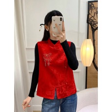 批发新中式国风重工钉珠立领马甲女2025冬季新款斜襟盘扣红色坎肩上衣