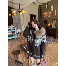 批发费尔岛连帽貉子毛领真毛皮草针织开衫毛衣外套宽松复古牛角扣女