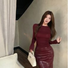 批发休闲安可拉红长袖T恤修身性感<b class='q'>女装</b>+高腰开叉中长包臀皮裙套装