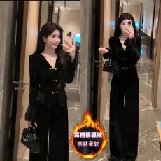 批发轻熟高级<b class='q'>套装</b>2025秋冬气质高腰新款黑色上衣两件套时尚<b class='q'>丝绒</b>高个子