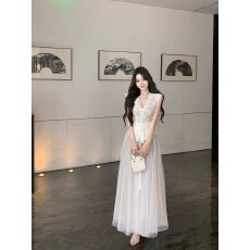 批发蕾丝拼接纯欲v领无袖T恤女夏季设计感套装网纱裙高腰半身裙<b class='q'>两件套</b>