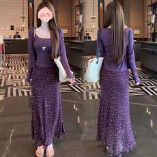 批发时尚套装春秋季2025吊带新款串珠紫色碎花<b class='q'>长袖</b>开衫半身裙三件套女
