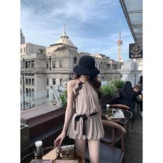 批发冷都女系带修身显瘦挂脖<b class='q'>蕾丝</b>拼接收腰性感气质高雅花苞短裙