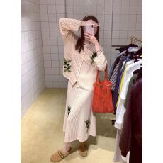 批发2026春季新款女装设计感立体刺绣针织开衫时尚<b class='q'>宽松</b>休闲半身裙套装
