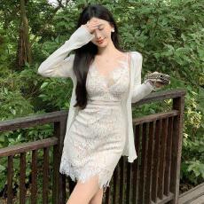 批发春季性感蕾丝花边V领吊带<b class='q'>连衣裙</b>+白色显瘦竖纹上衣防晒<b class='q'>外套</b>套装