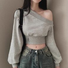 批发韩版小众个性不规则斜领露肩收腰显瘦百搭<b class='q'>短款</b>长袖<b class='q'>卫衣</b>女