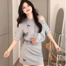 批发休闲运动服套装女夏季露肩收腰短袖<b class='q'>上衣</b>包臀短裙氛围感穿搭两件套