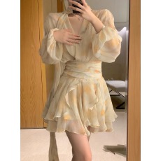 批发法式碎花v领泡泡袖雪纺<b class='q'>连衣裙</b>女2026春季新款收腰不规则飘带短裙