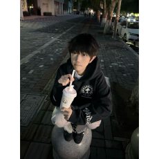 成品现货 320克纯棉华棉复合布面+手感刺绣+十字架金属卫衣男