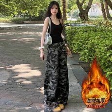 批发大码加绒加厚<b class='q'>迷彩</b>工装牛仔<b class='q'>裤</b>女秋冬胖mm宽松高腰显瘦阔腿拖地<b class='q'>裤</b>子