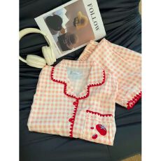 批发云朵棉睡衣女春秋季长袖长<b class='q'>裤</b>可外穿2026新款粉格草莓套装家居服