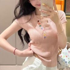 批发【彩棉坑条】正肩半开领设计多巴胺穿搭彩色纽扣T恤女夏季修身V领