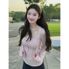 批发广州260克人棉系氛围感少女纯欲<b class='q'>打底衫</b>U领红排扣修身正肩长袖女