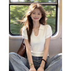 批发今年爆款女装翻v领收腰白色<b class='q'>T</b><b class='q'>恤</b>夏季小个子穿搭设计感正肩短袖上衣