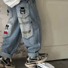 批发中小童牛仔裤<b class='q'>春</b>秋款男童2025新款动漫宽松长裤帅气宝宝韩版洋气潮