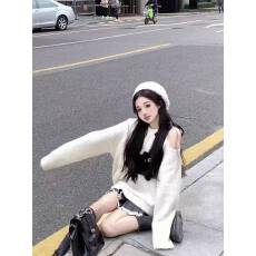批发奶fufu露肩小猫毛衣女2024秋冬小众设计感宽松慵懒风针织衫上衣潮