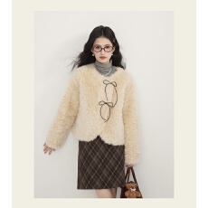 批发羊羔毛厚外套女秋冬季2025新款皮毛一体稚气奶奶风毛茸茸毛绒上衣