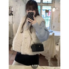 批发温柔风<b class='q'>甜美</b>羊羔毛马甲背心女冬季叠穿毛绒绒软糯宽松学院风外套