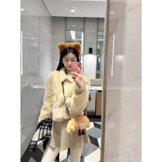 批发羊羔毛外套女2025冬季加厚皮草短款环保皮草牛角扣泰迪卷毛毛上衣