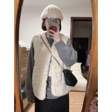 批发温柔风甜美羊羔毛马甲背心女冬季叠穿毛绒绒软糯宽松学院风外套