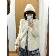 批发温柔风<b class='q'>甜美</b>羊羔毛马甲背心女冬季叠穿毛绒绒软糯宽松学院风外套