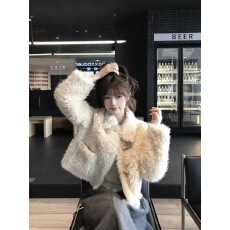 批发冬日童话新款白色羊羔毛外套女<b class='q'>短款</b>牛角扣环保<b class='q'>皮草</b>小个子加厚加棉