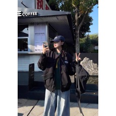 批发美式街头棒球服外套男女春秋设计感宽松情侣不<b class='q'>规则</b>铁标飞行员夹克